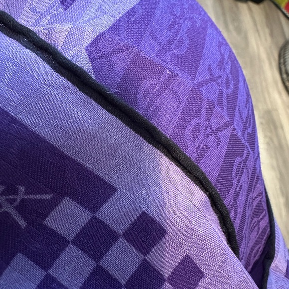 YSL scarf with hidden background logos. New without tags. Comes with a free gift - Picture 5 of 5